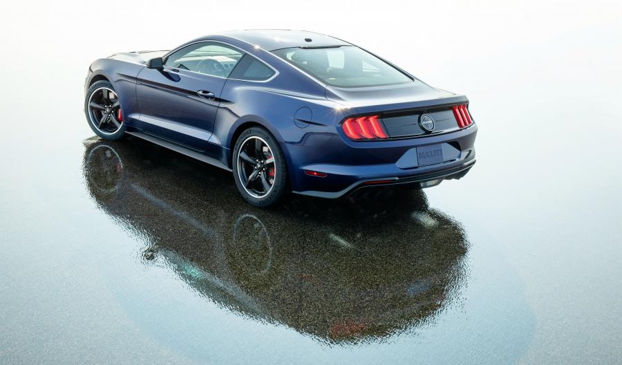  Ford Mustang Bullitt Kona Blue 2018 года  (NA) (фото 7 из 8)